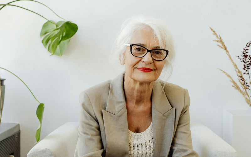 samozavestne ženska srednjih let