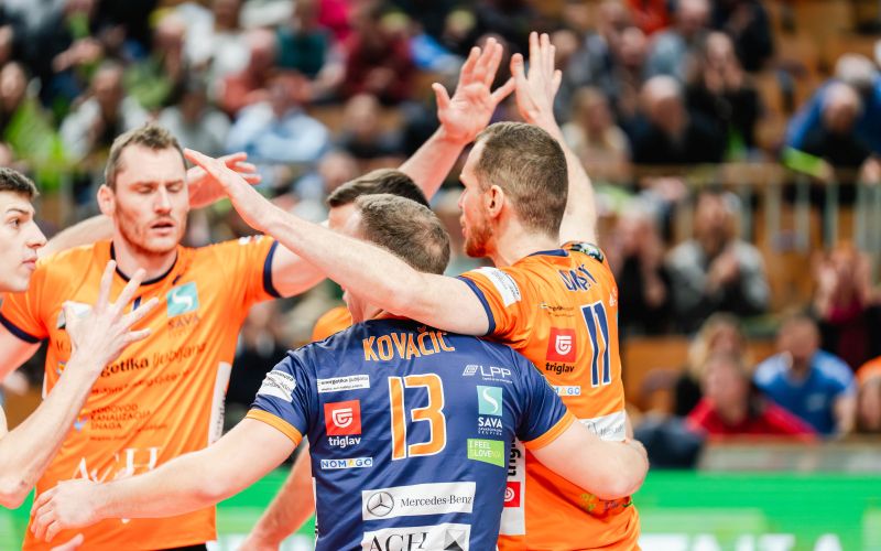 880-16-ACH volley.jpg