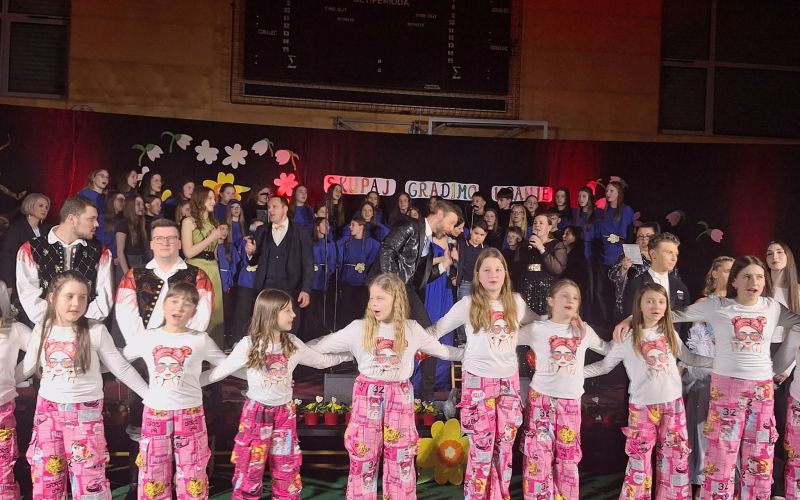 EK_skupaj za Tea.jpg