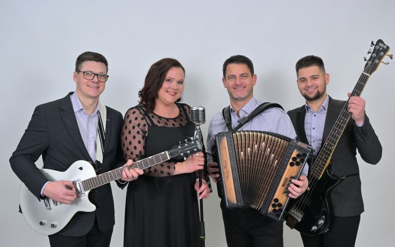 mg-ansambel Andreja Bajuka.jpg