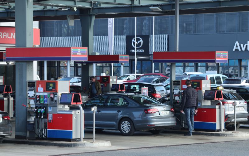 bencinska-crpalka, petrol, cena