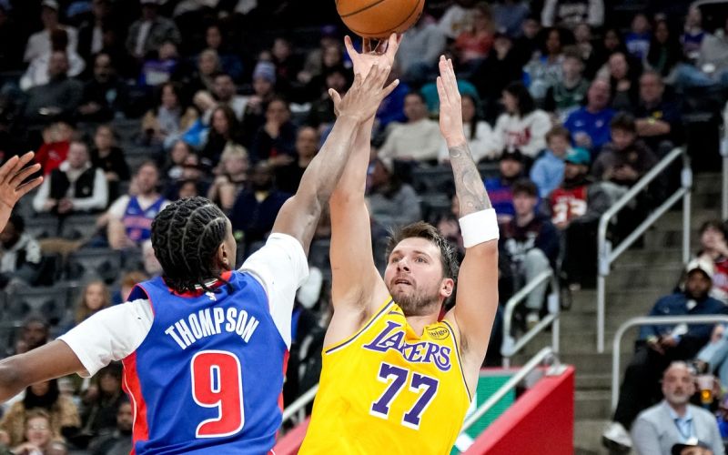 doncic lakers detroit.jpg