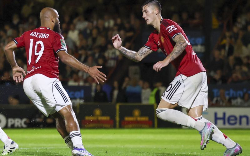 bryan mbeumo benjamin šeško.jpg