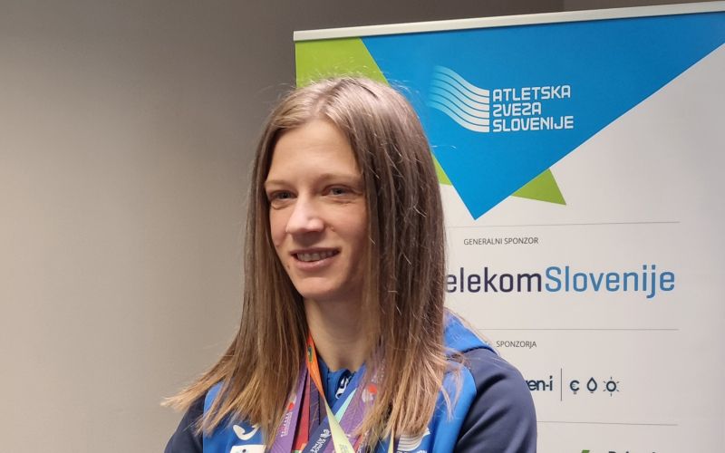 tina sutej osem kolajn.jpg