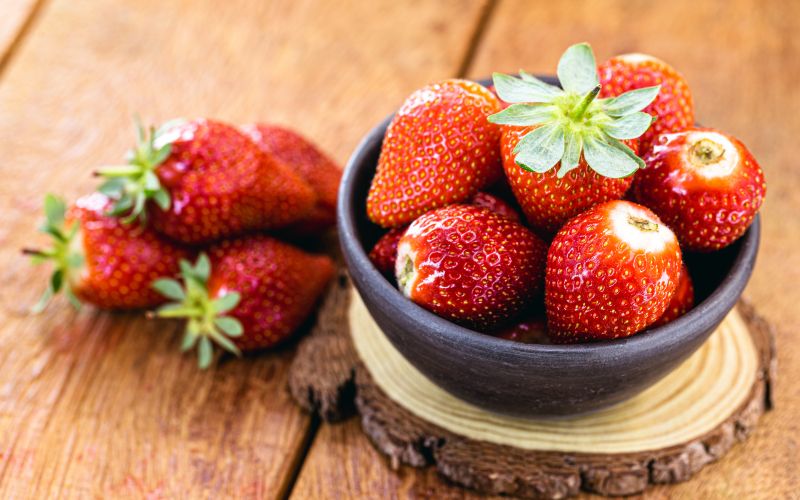 sveze-sadje, jagode, banane, jabolka