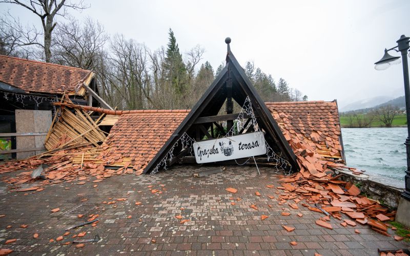 neurje, veter, poskodbe, skoda, streha, zavarovanje