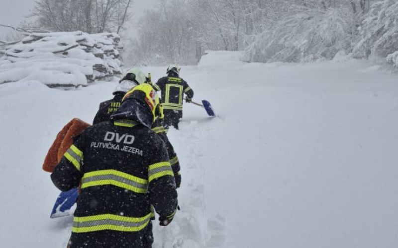 gasilci, kombi, plitviška jezera.jpg
