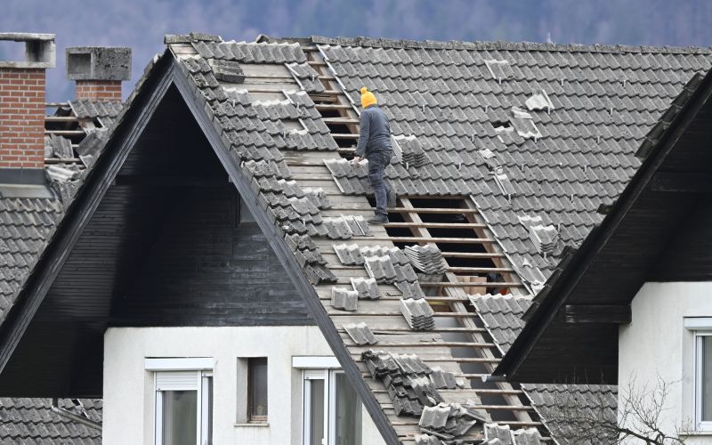 neurje, veter, poskodbe, skoda, streha, zavarovanje