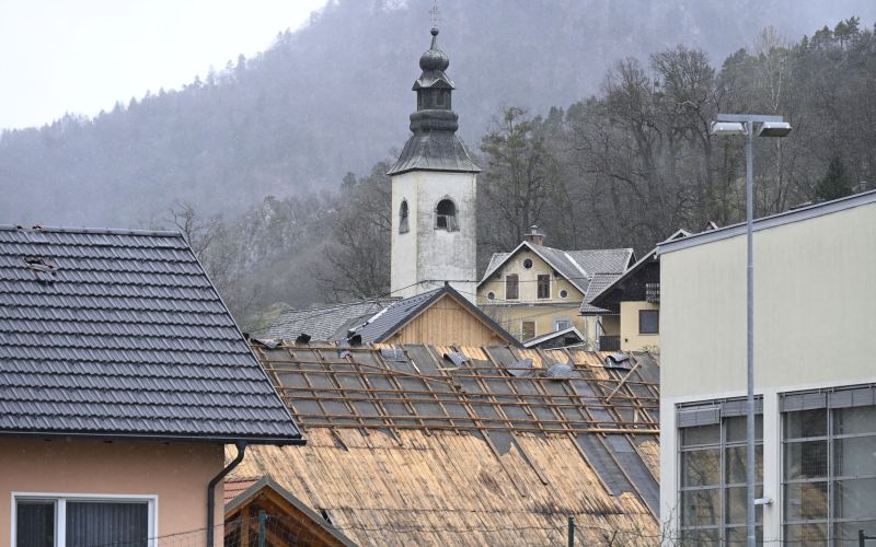 žirovnica, odkrite strehe, veter1.JPG