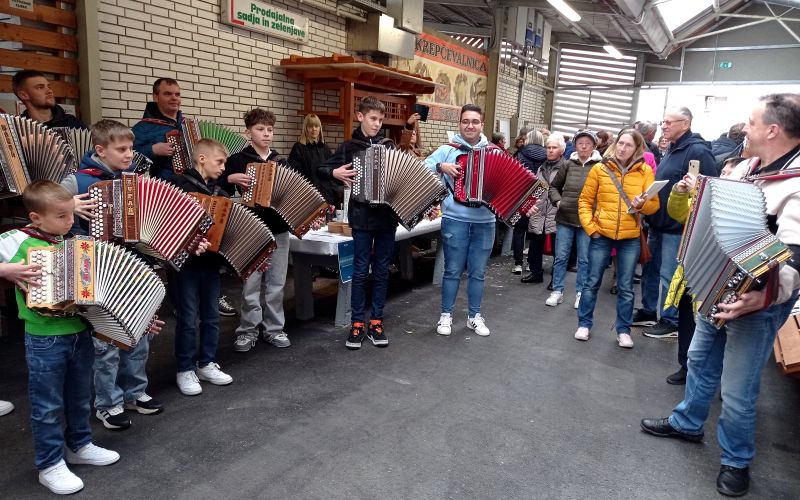 4-velikonocna-trznica-brezice, peka-potic, toni-sotosek