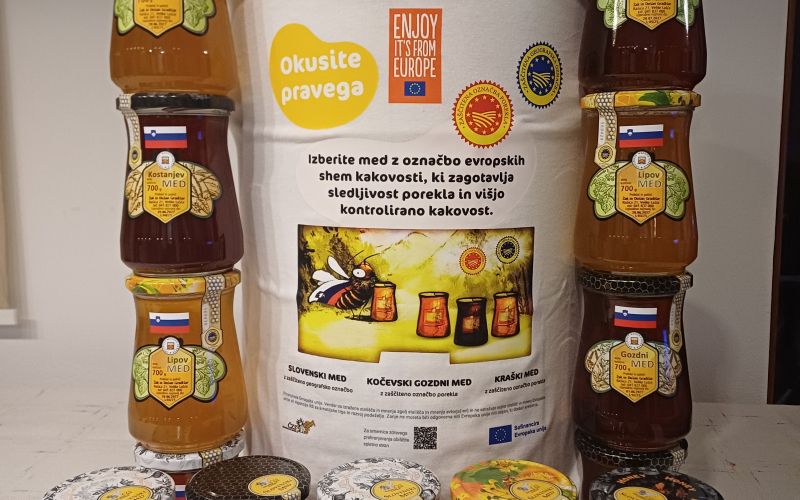 med, oznaka, slovenske zastava