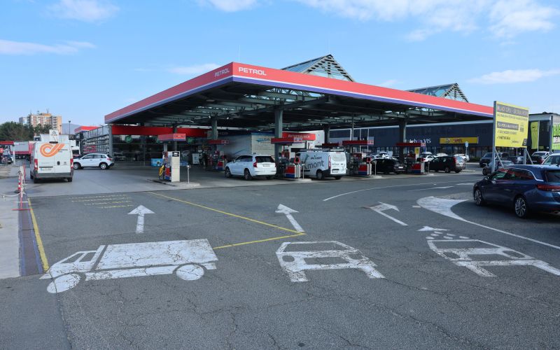 petrol, bencinski servis.jpg