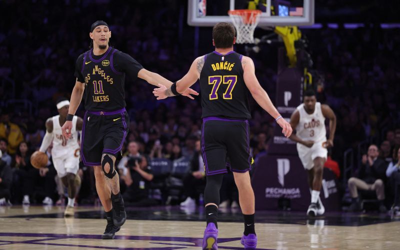 luka doncic jaxson hayes pm.jpg