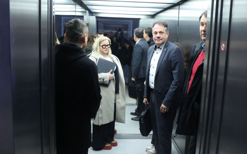 pogajanja vlada arcon