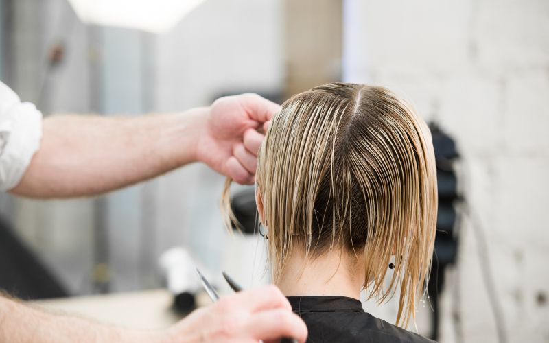 Frizer, paž, striženje las