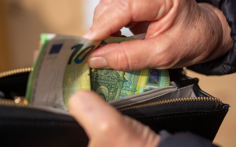 denar, upokojenec, denarnica.jpg