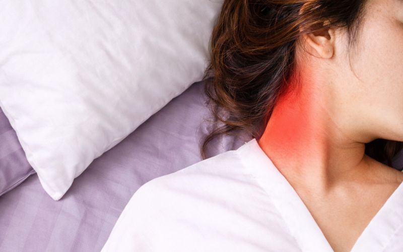 vzglavnik, bolecine-v-vratu