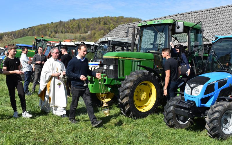 traktor, blagoslov-gorenje-dole