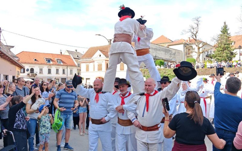 vuzem, vuzemski-ponedeljek, zaviranje-kola