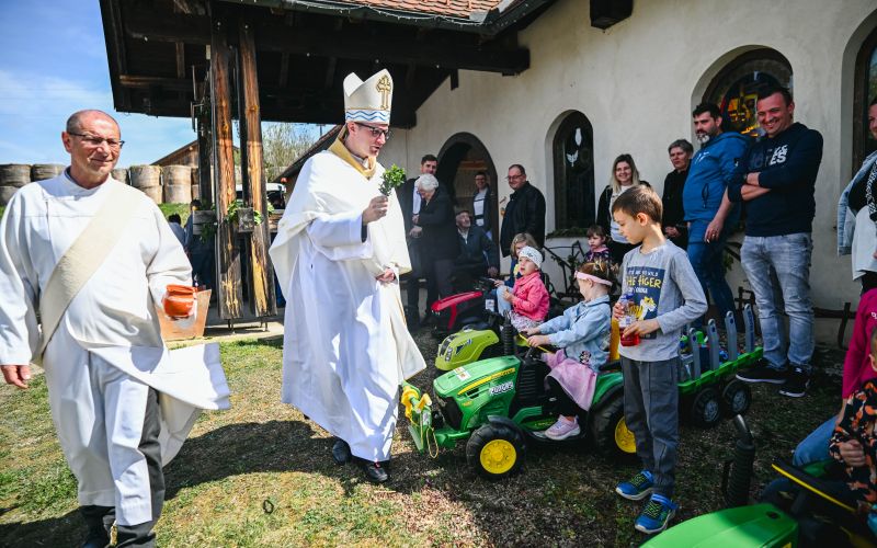 blagoslov-traktorjev, župnija-markovci, murskosoboški-škof-janez-kozinc