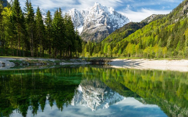 JEZERO JASNA SPOMLADI, CANVA (1).jpg