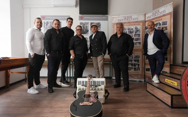 romano glauso, romi, slovenski rom