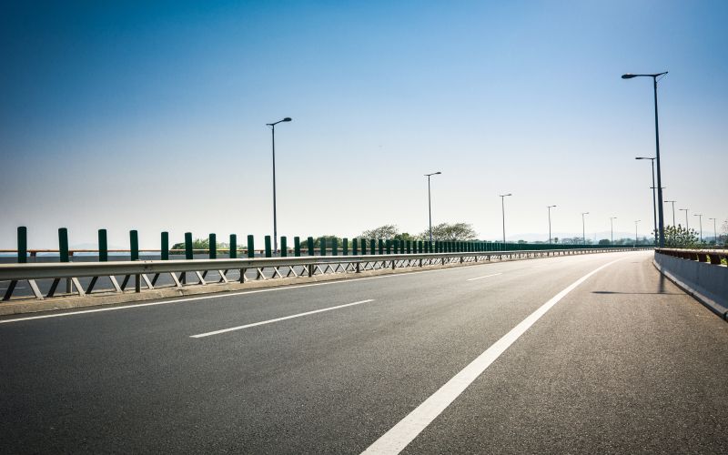 prazna avtocesta.jpg