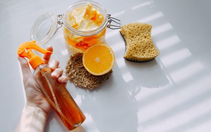 gospodinjska pomocnica shutter.jpg