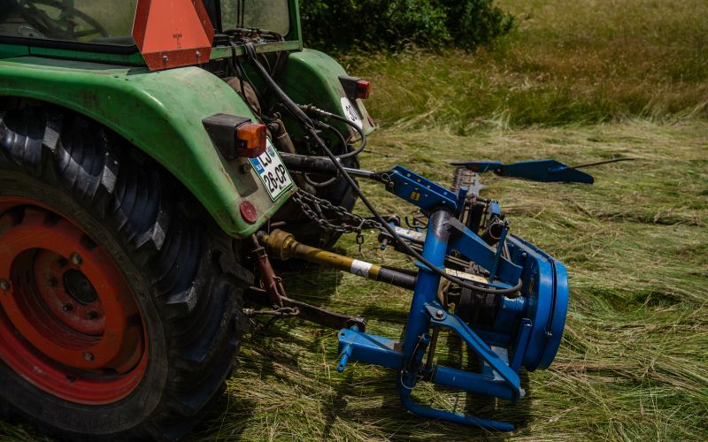 traktor, košnja.jpg