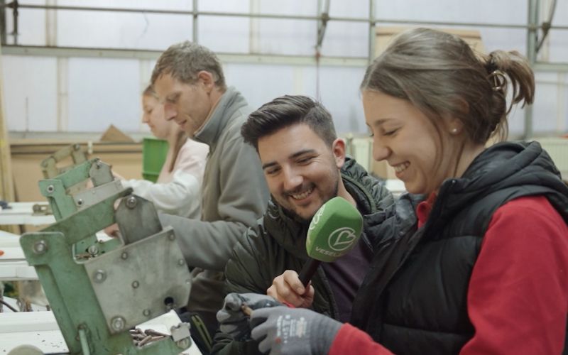 Družinska tradicija in ljubezen do zemlje: nocoj v oddaji Kmetovati je lepo
