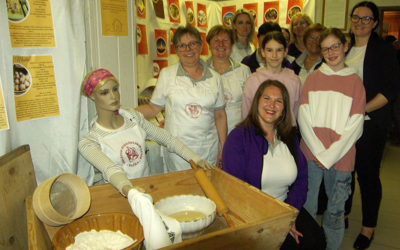 bucka, jedi, razstava-otrostvo