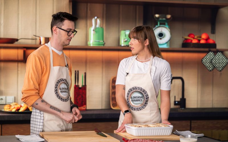 Brina Kobal razkriva recept za popolne cimetove rolice!