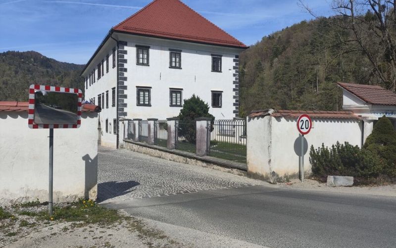 polhograjska graščina, polhov gradec