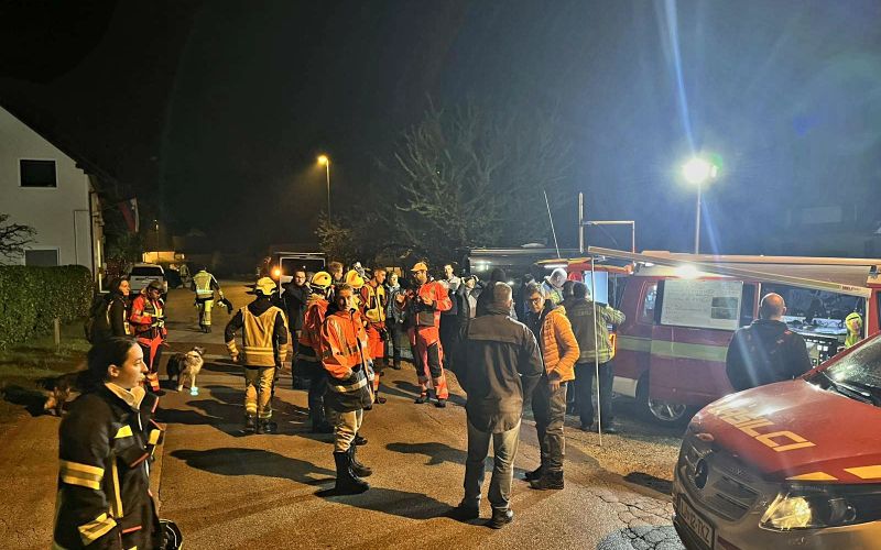 policija, gasilci, iskalna-akcija