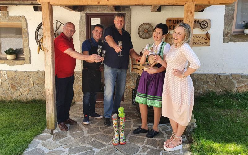 kmetija karničnik.jpeg