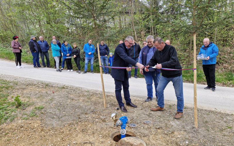 otvoritev vodovoda mali vrh.jpg