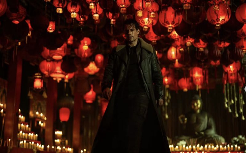 Cavill kot kovač pred usodno preobrazbo v nesmrtnika.