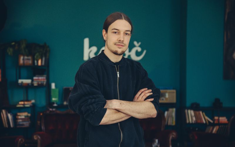 timo-kosi, kavč, podkast