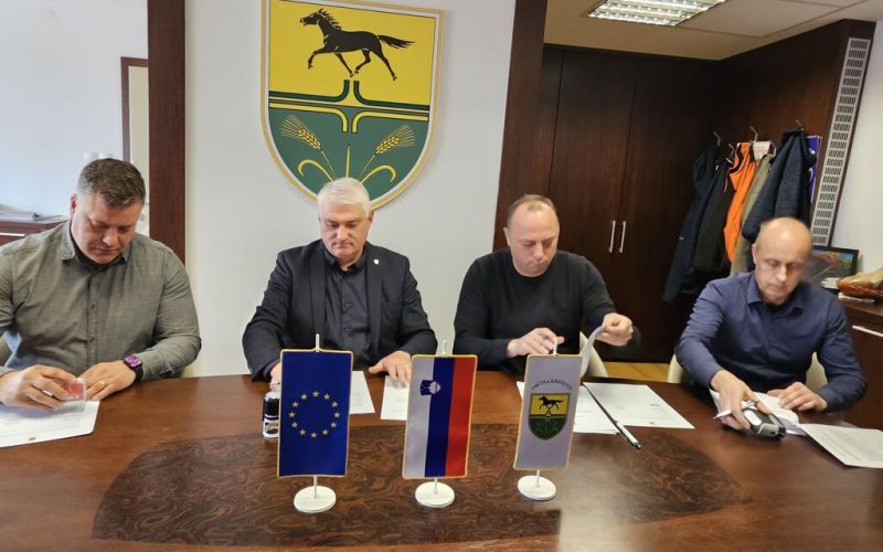 podpis-pogodbe, rekonstrukcija-cest, vodovodni-sistem