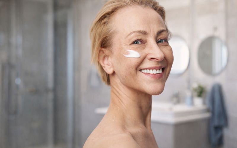 ženska, kopalnica, nega kože