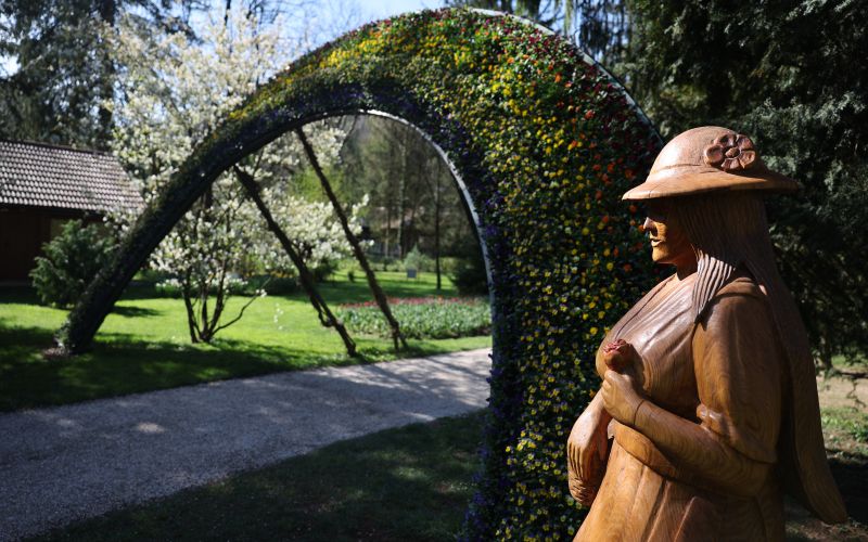 mozirski-gaj, mozirski-gaj-park-cvetja, razstava-pomladnega-cvetja, 48-razstava-pomladnega-cvetja, tulipani, cvetlice, roze