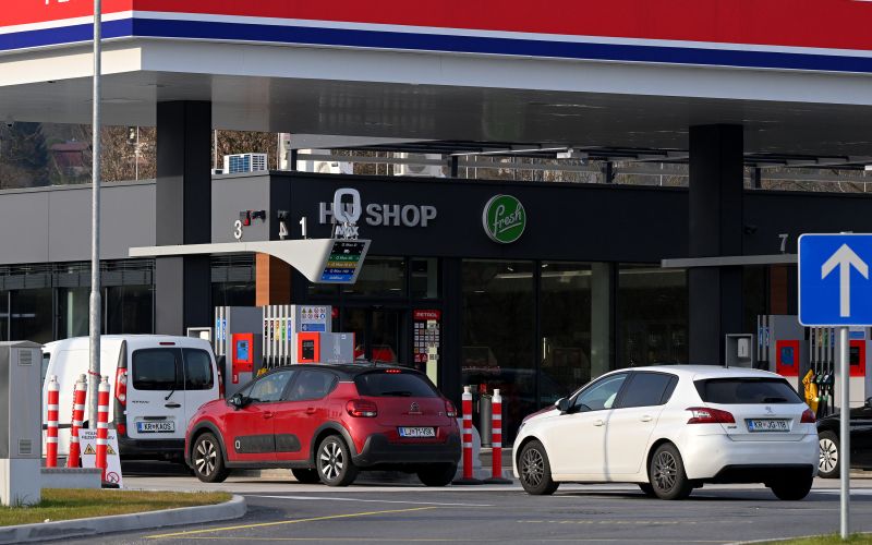 bencinski servis dizel tankanje.JPG