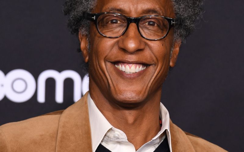 Bo prav Andre Royo novi marsovski lovec na ljudi? Oboževalci verjamejo, da ima vse, kar potrebuje za ta ikonični lik.