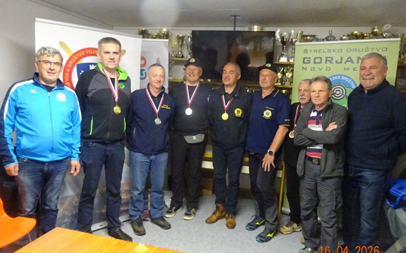 Najboljše ekipe, z leve_OZSČ Novo mesto_PVD Sever Dolenjske_ZB NOB Novo mesto.JPG