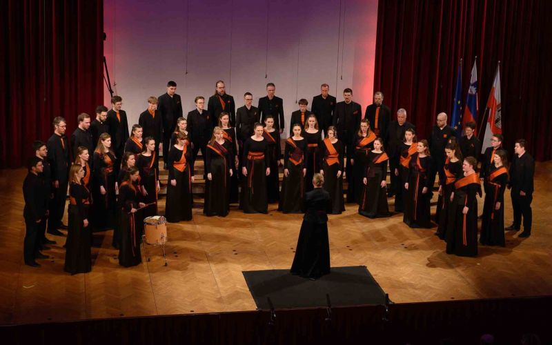 Zbor sv. Nikolaja.jpg