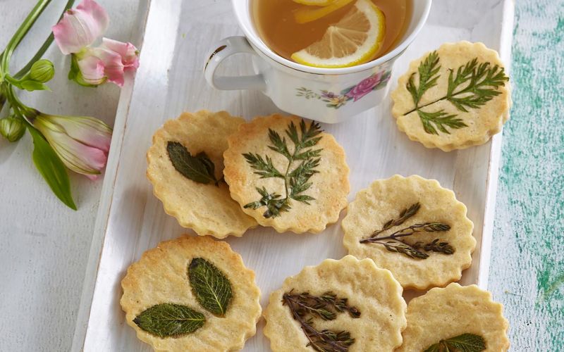 Masleni piškoti z zelišči