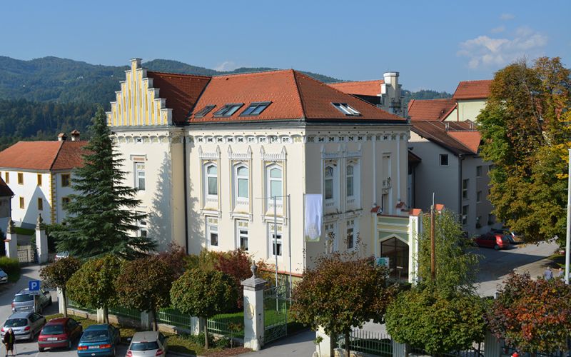 Trubarjev dom Loka pri ZIdanerm mostu.jpg