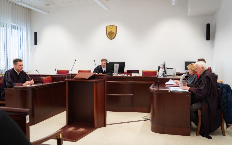 mitja-verlak, sodišče