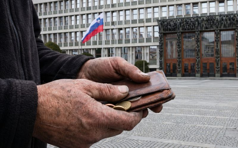 parlament roke zdelane.png