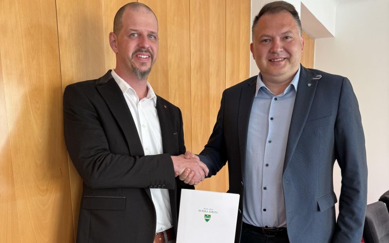 podpis-pogodbe, kranjceva-ulica, pomgrad, tadej-vucko, damjan-anzelj